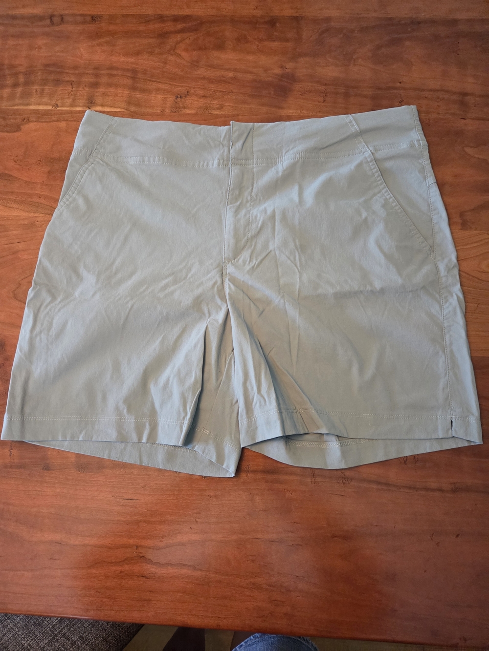 Columbia Women’s 5' Light Sage Outdoor Shorts